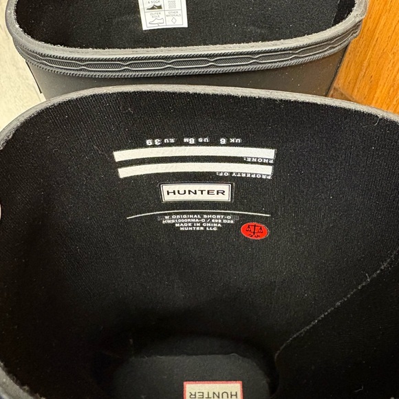 Hunter Classic Black Boots - Picture 2 of 2